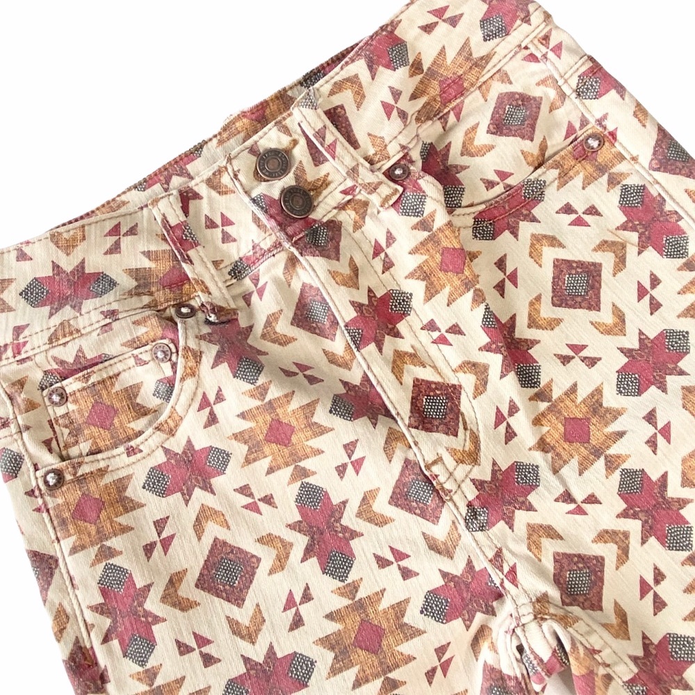 new Free People 𖠌 Wild Child Raw Hem Skinny Jean 𖠌 Ivory with Tribal Print 𖠌 - Picture 5 of 17